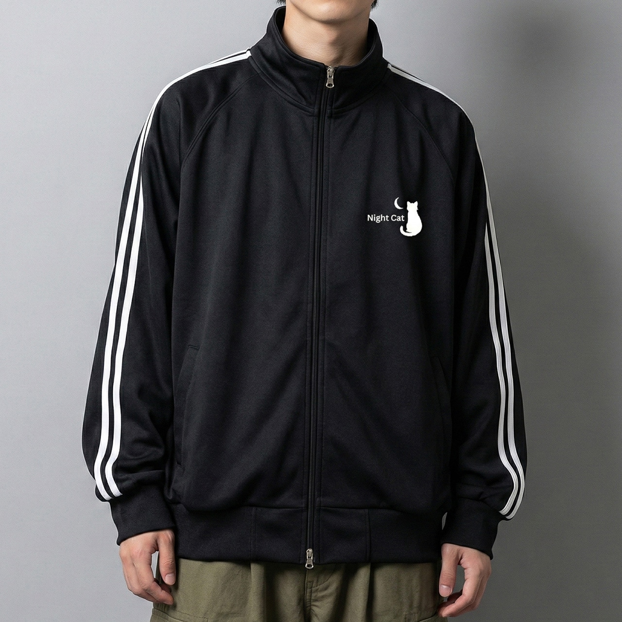 【Night Cat】ロゴ入り サイドライントラックジャケット ジャージ（ブラック／ホワイト） 夜猫STORE ロゴ かわいい クール ストリート 韓国 ファッション