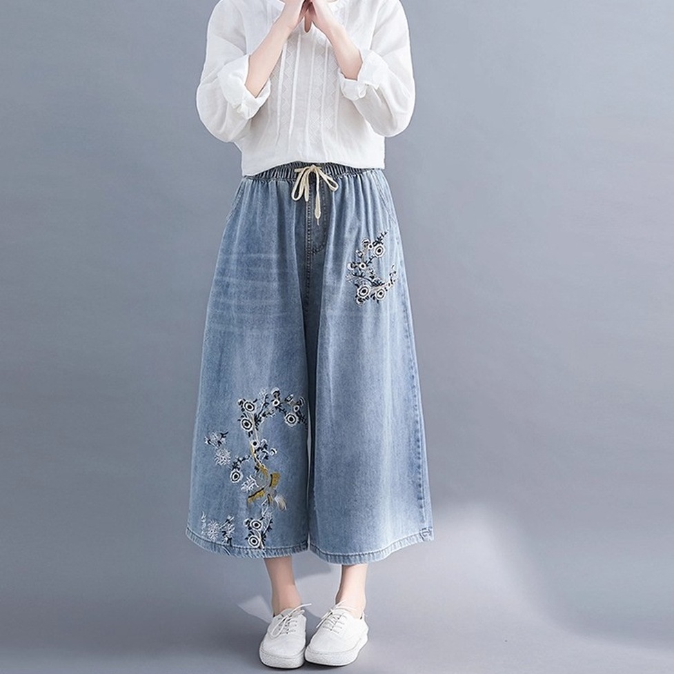 デニムパンツ ボトムス パンツ フレアパンツ ジーンズ ワイドパンツ ワイドデニムパンツ フレアデニムパンツ 刺繍入り ウエストゴム ハイウエスト フレア ワイド アンクル丈 レディース かわいい