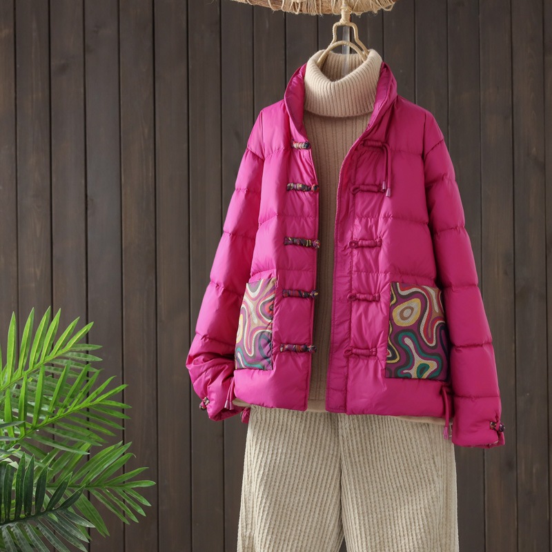 女性用ショートダウンジャケット 2025年冬新作 文学レトロボタンプリント スタンドカラー 軽量ホワイトダックダウンジャケット