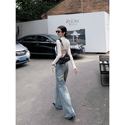 ブルーマイクロラップジーンズの女性デザイン感が小さいです