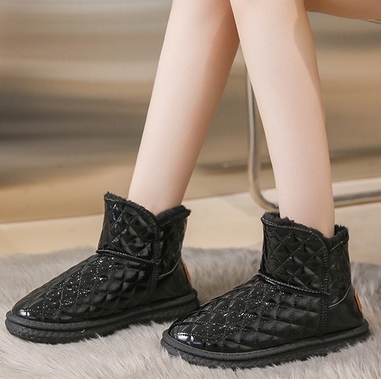 エナメルキルティングムートン風ブーツ アイボリー 白 ホワイト 黒 ブラック 韓国 オルチャン レディース ムートンブーツ フェイクムートン 防寒 防水 防雪 秋 冬 ショートブーツ キルティング