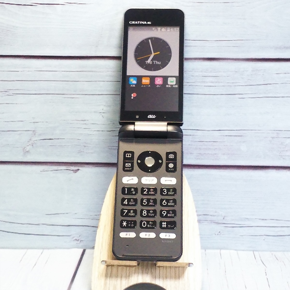 送料無料】KYOCERA au GRATINA 4G BLACK KYF31 本体 白ロム SIM