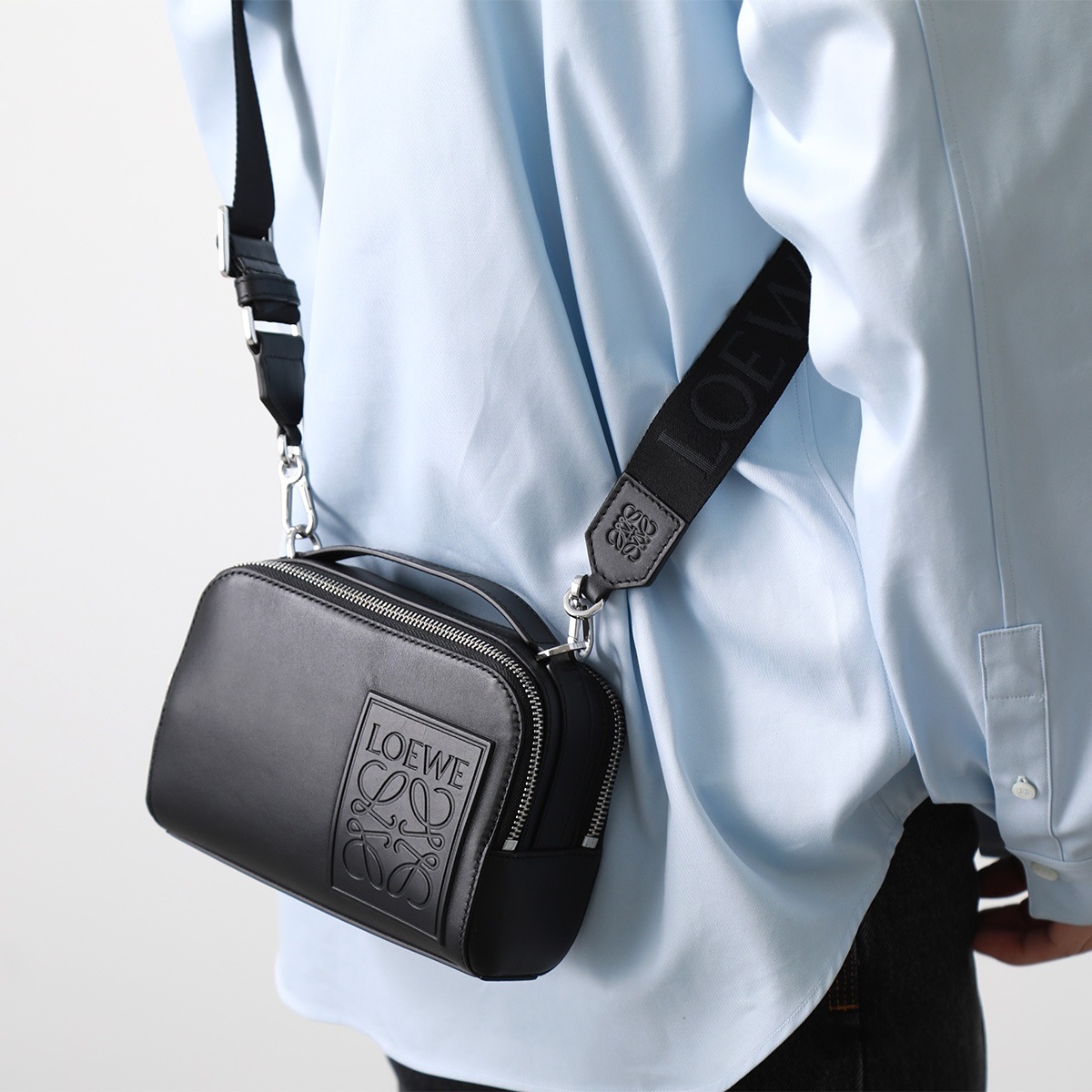 LOEWE ロエベ ショルダーバッグ C565R41X05 C565R41X04 メンズ レザー アナグラム カメラバッグ クロスボディ ジャガードロゴ 鞄 カラー3色 111,805円