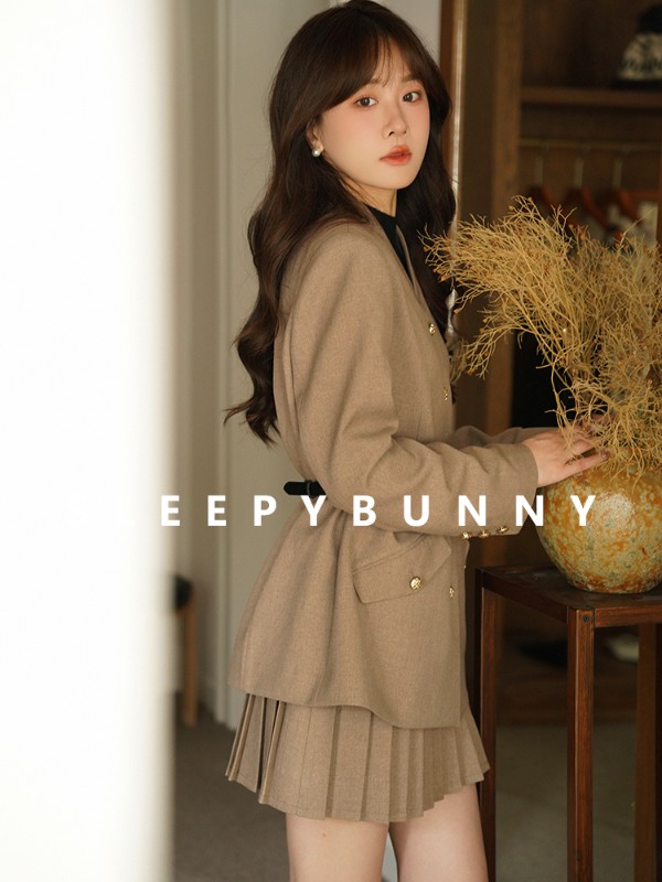 スリーピーラビット カメリア Vネック ゴールドボタン ミディ丈 ジャケット ストレートショルダー/ハイウエスト プリーツスカート ミニスカート セット