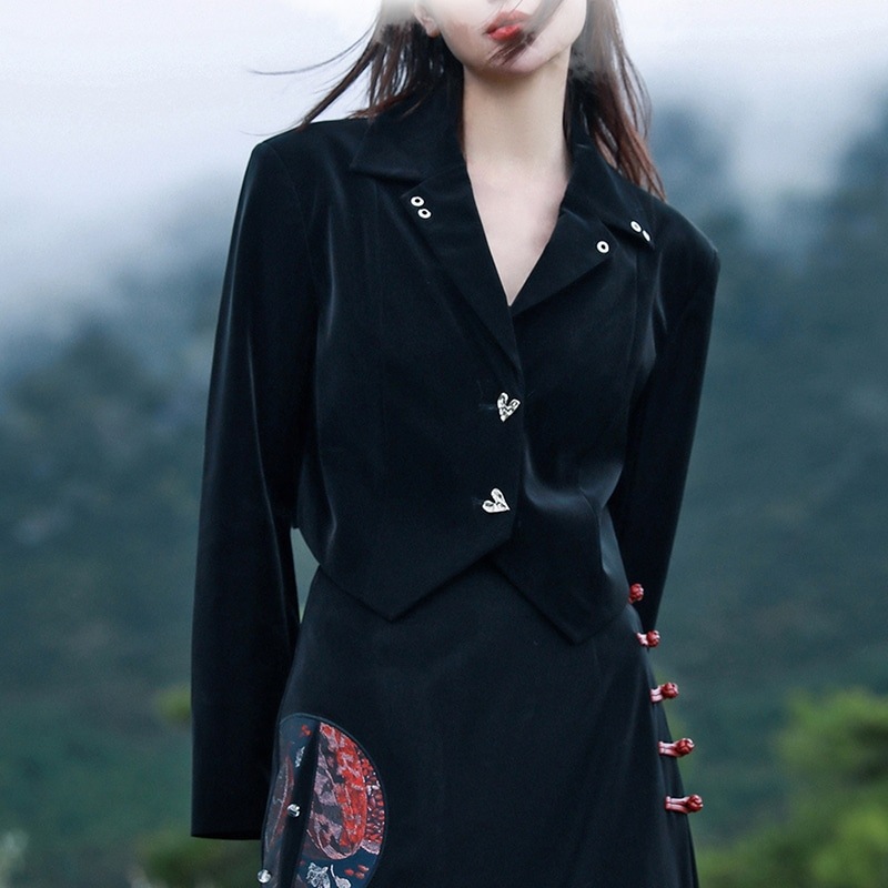 【快速出荷】テーラードジャケット レディース 短丈 黒色アウター 長袖 金属ハートボタン PUコート レザージャケット 通勤ジャケット モダン 個性的