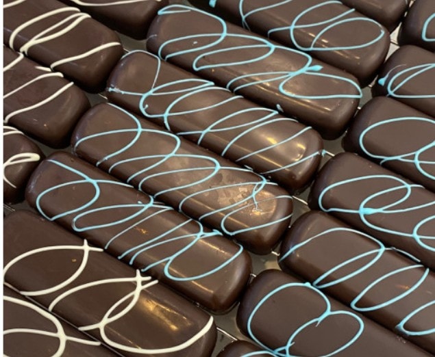 SNS大乱 ドバイチョコレート カーダイフチョコレート 2個1セットの構成です