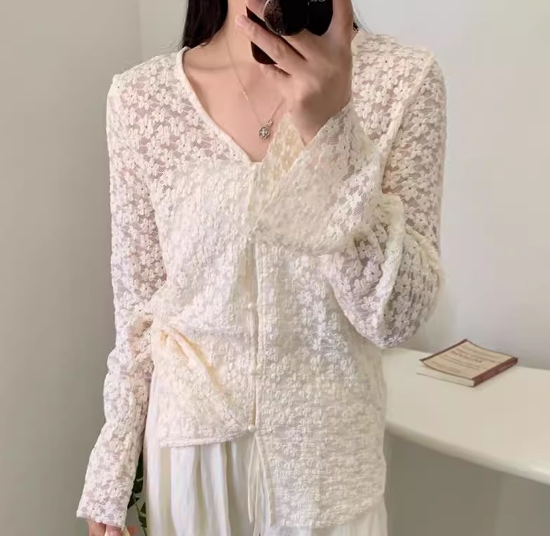 レディース カーディガン レース 刺繍 ボタン ヴィンテージ 薄手 かわいい 大人可愛い きれいめ シンプル カジュアル 上品 おしゃれ かっこいい レトロ ラフ モダン 主役級 存在感 フォーマル