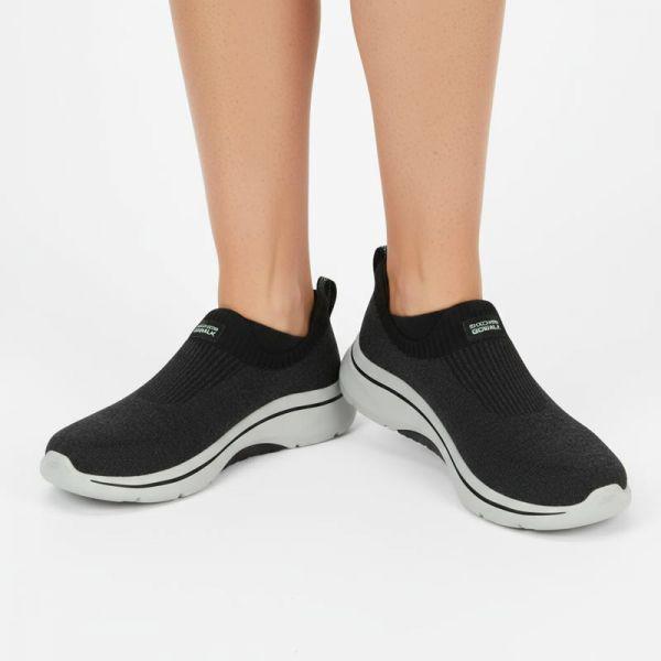 定価143,200ウォン スニーカー Gowalk Arch Fit 2.0 女性 スリップオン ブラック 125322BKMN