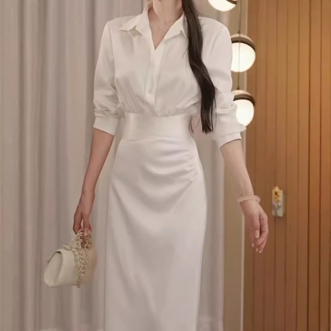 2024新秋の身だしなみリラックス蟻腰上着+気質包尻皺見え痩せウエストハーフスカートスーツ