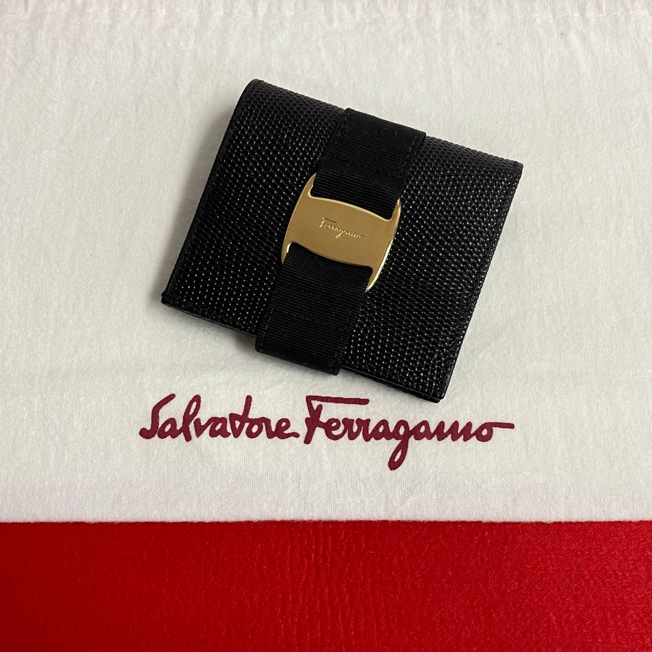 ヴィンテージ ヴァラリボン 金具二つ折り財布 レザー ブラック 49588