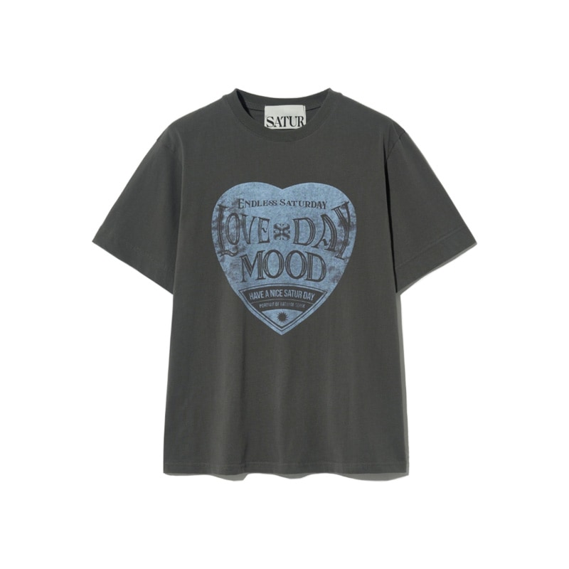 [TXT ボムギュ 着用] Saturday Retro Mood Graphic T-Shirt - Charcoal Blue 韓国 アイドル 半袖 Tシャツ レディース メンズ 大きいサイズ