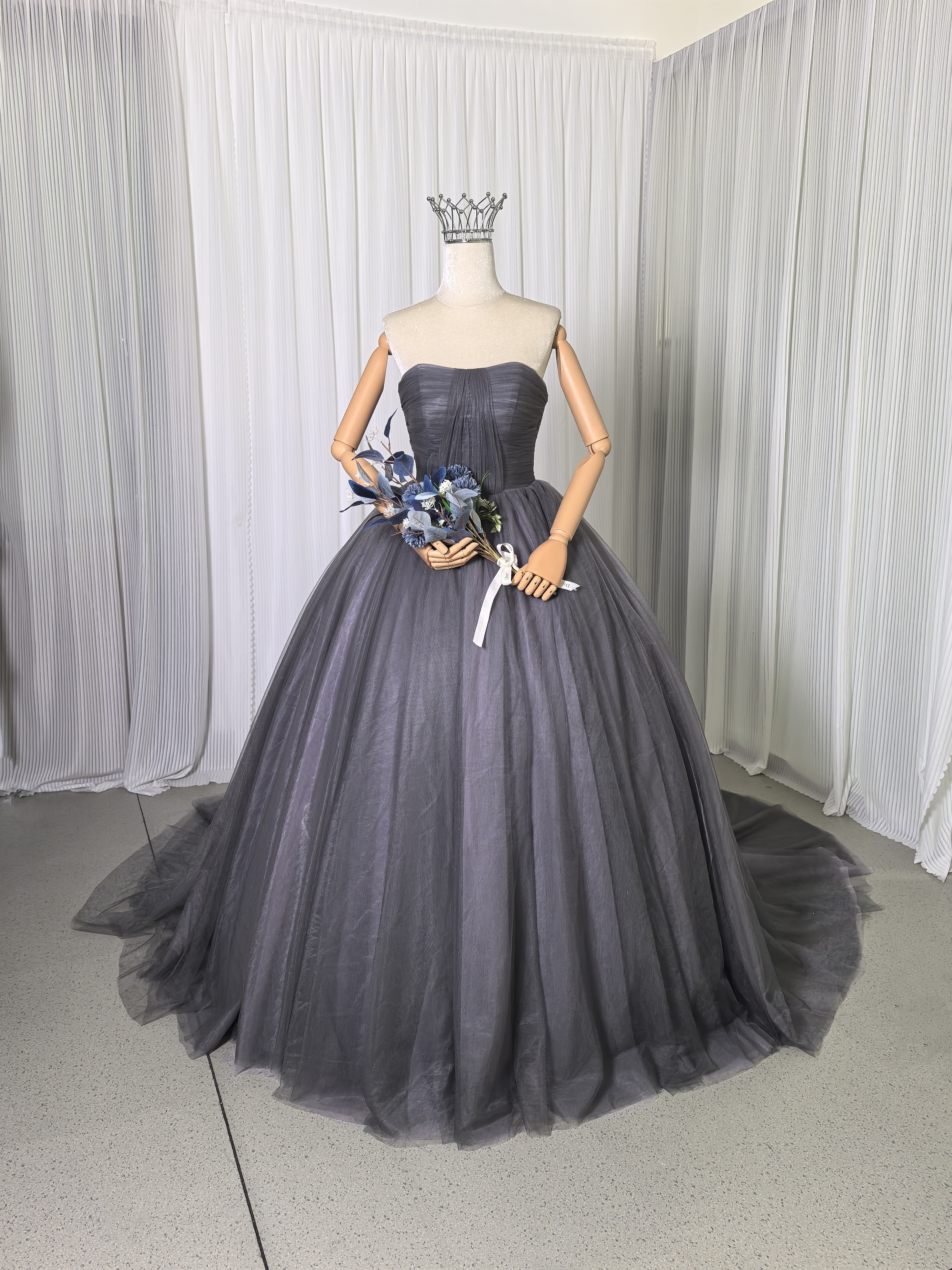 カラードレス グレー ビスチェタイプ サッシュベルト ソフトチュール 柔らかく重ねたチュールスカート ビスチェドレス
