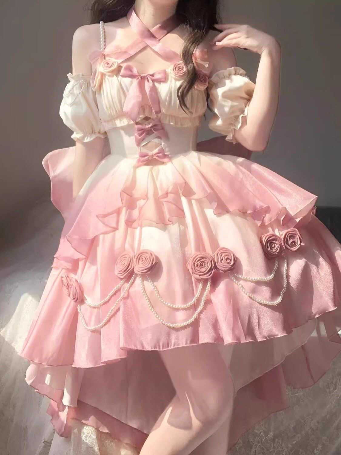 グラデーションピンクの花嫁は透かし彫りの前に短い後に長いlolita誕生日loスカートロリータ蓬蓬重工がプリンセススカートを脱いでいる