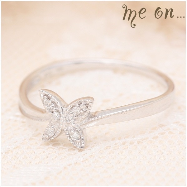me on... 煌く美しい蝶が指もとにキュートなデザインの指輪です K10ホワイトゴールド WG バタフライモチーフ天然ダイヤモンドパヴェリング 発送目安：２３週間