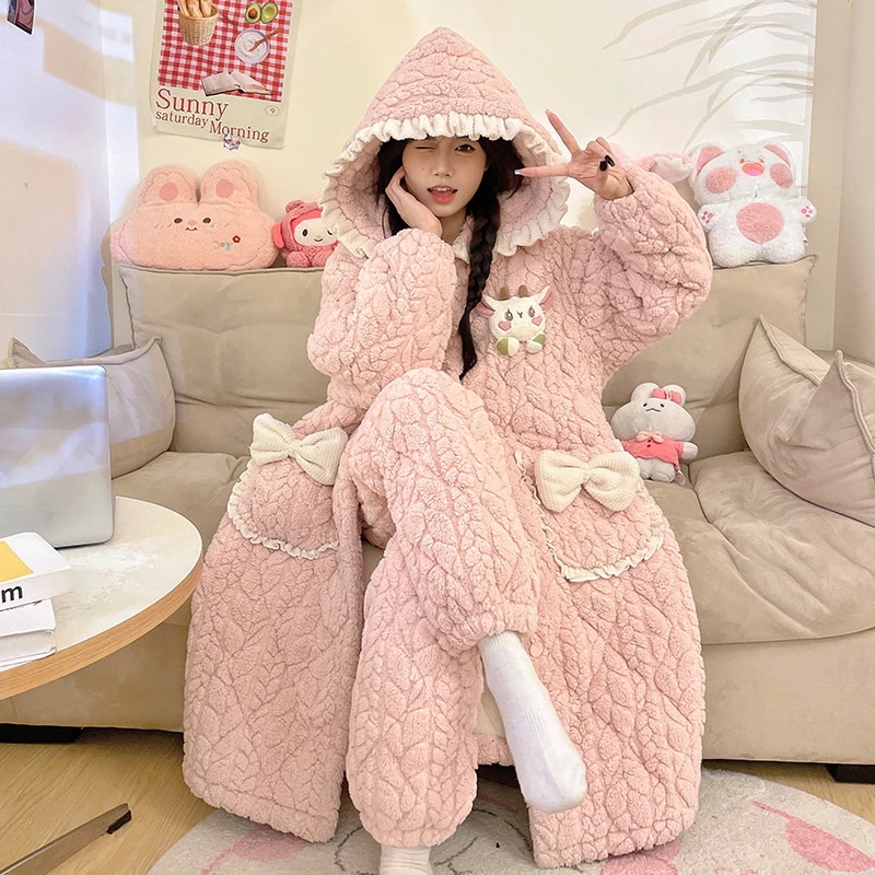 パジャマの女性は冬に綿を挟んで寝ている服のバスローブのサンゴのベルベットが厚くなった秋冬の新型は家の服を着ることができる