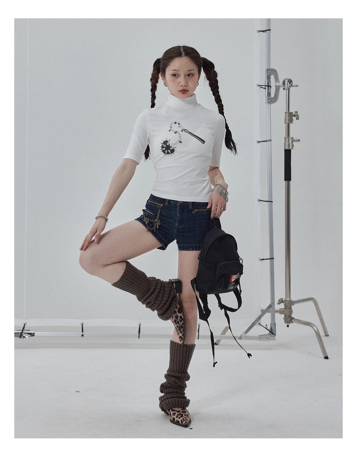 トップ 女性 ホット ガール フロント ショルダー 半袖 夏 白 ネイビー ブルー ハイネック ミッドスリーブ Tシャツ 個性的 トップス Tシャツ 袖あり 5分袖 五分袖 ハイネック 襟なし