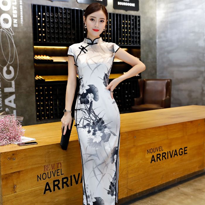 ロング修正チャイナドレス 2025 若い女性のレトロ漢服スタイルスリム気質 スタイル