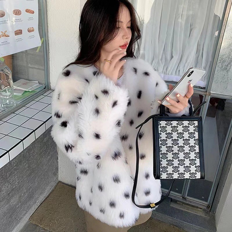 大好評 2025年秋冬新作コントラストカラーvネック水玉トスカーナ産オールウール羊毛刈りラムファーコート女性用