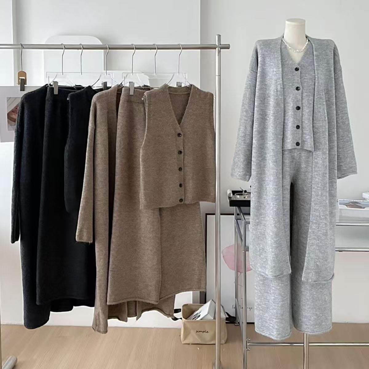 優しいファッションの3点セット女性の秋冬ロングセーターvネックデザインニットカーディガンワイドパンツセットアップ