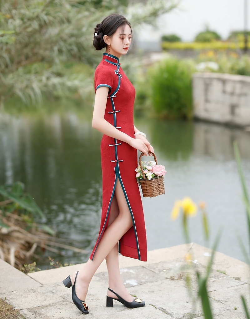 ワンピースドレスドレス女性のための赤い長いチョンサム2025レトロなスタイルの若い女の子の毎日のスリムでエレガントなドレス