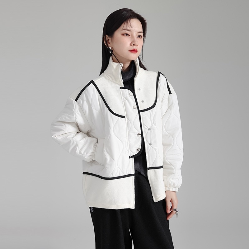 ニット アウター2024春装の新型ニットセーターをつなぎ合わせて小柄な綿の服を着て色のひもを引くコートの女性にぶつかった