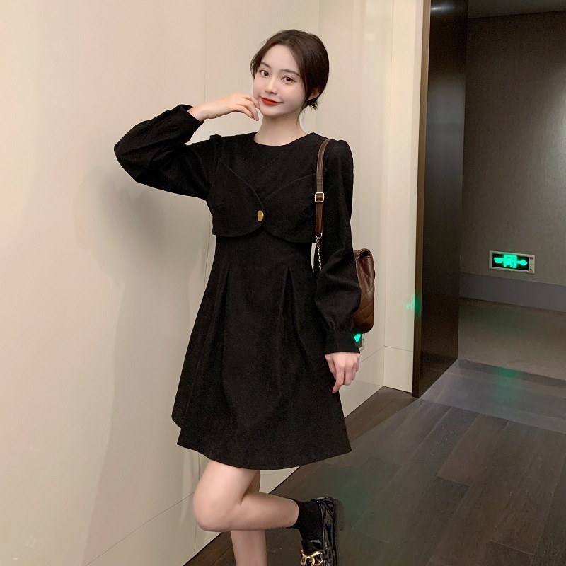 フレアワンピース ブラック ホワイト ワンピース 膝上 スリム 細身 ストレート スマート かわいい