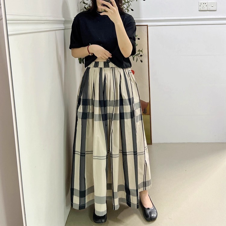 ボトムス スカート ロングスカート フレアスカート ウエストゴム フレア ロング丈 ハイウエスト かわいい 大人可愛い きれいめ シンプル 上品 おしゃれ カジュアル こなれ感 個性的 主役級 ラフ 5,681円