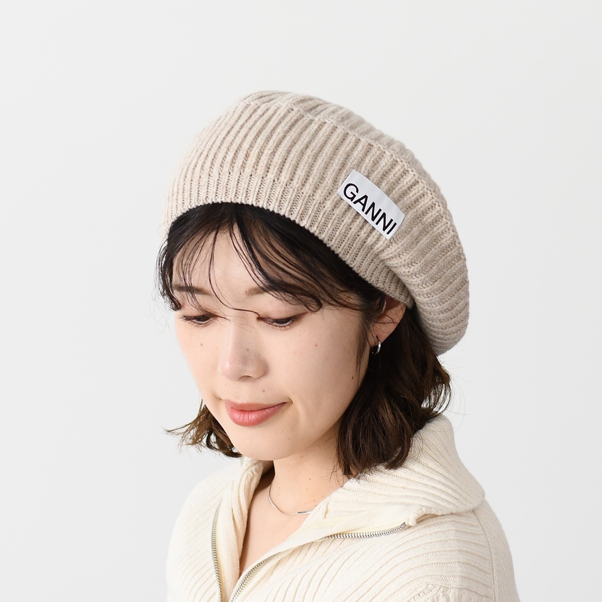 帽子 ベレー帽 ロゴ リブ A4430 レディース ベージュ リブ編み ウール ワンポイント ニットキャップ 人気 ギフト