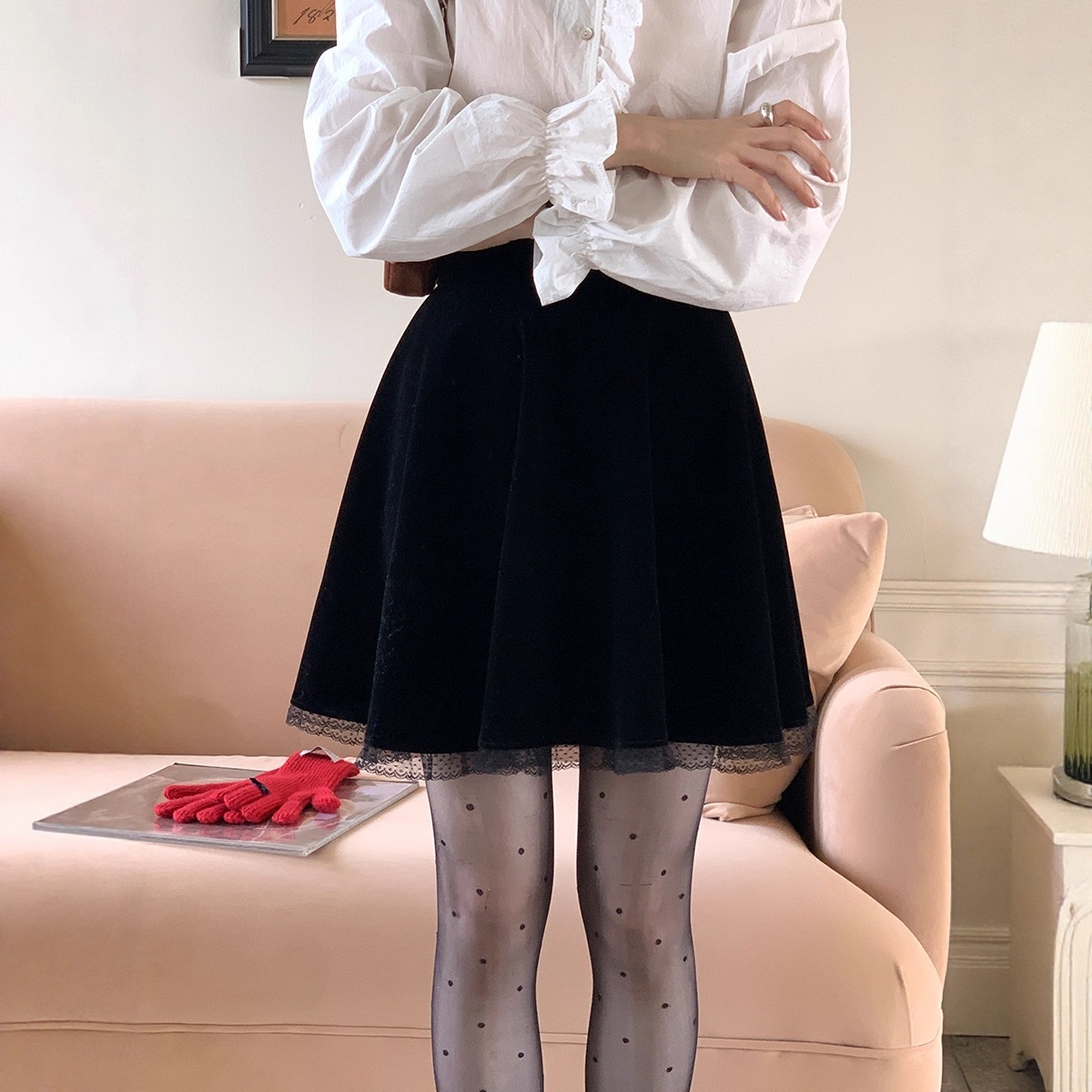 レディース用レーストリムの黒ミディスカート秋スタイル2025年新作韓国スタイルハイウエストスリミング多用途のAラインショートスカート