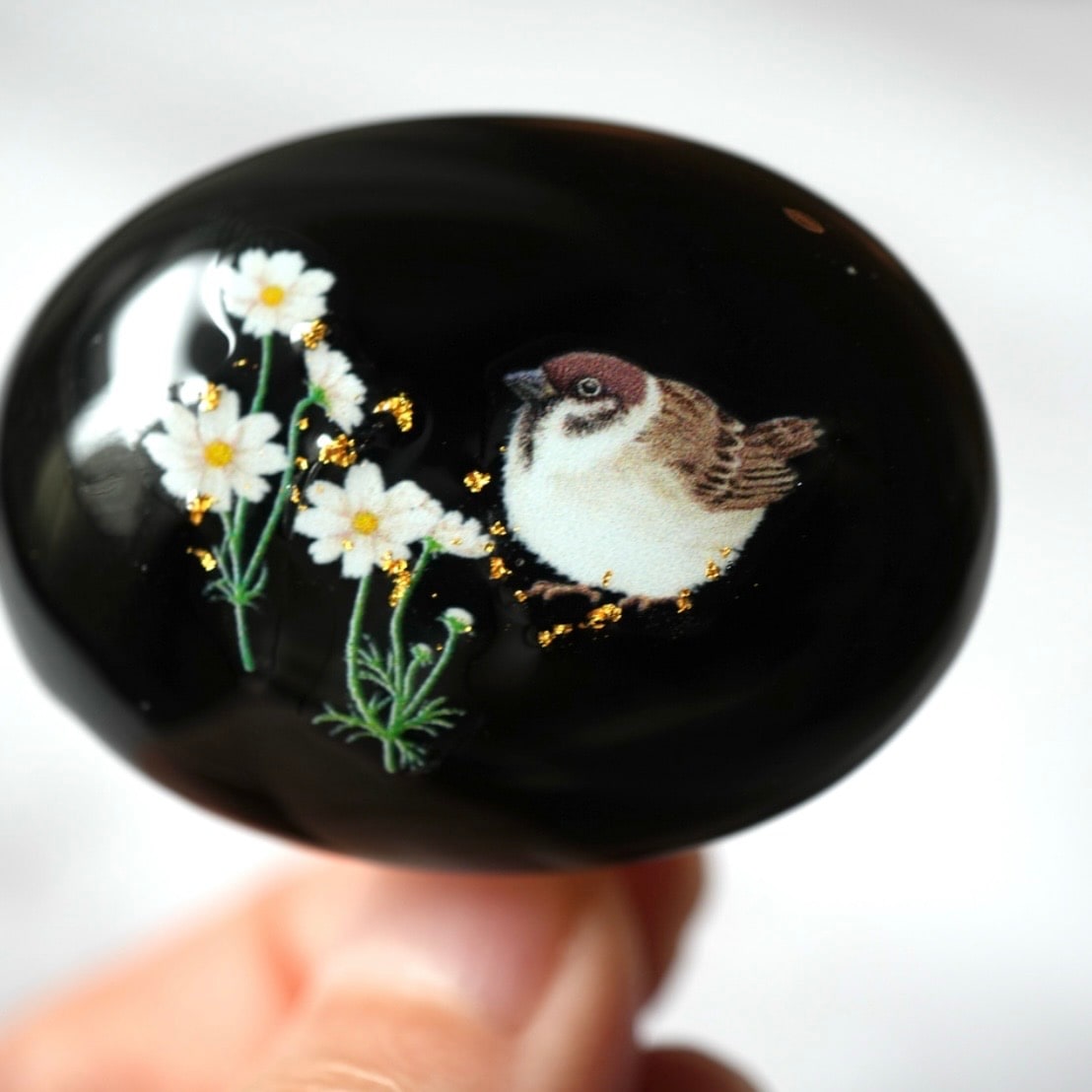 天然石黒瑪瑙とコスモスと雀のポニーフック（金沢箔24K入り） 帯留め ブローチ　和装小物　着物　浴衣　春 7,125円