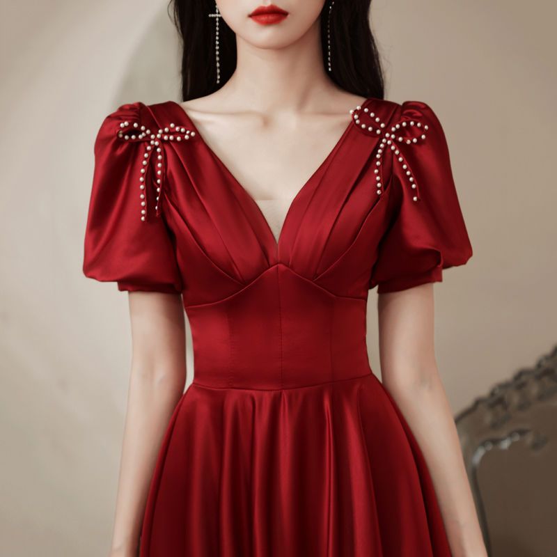 乾杯 花嫁 ワインレッド 結婚式 婚約 ドレス フェミニン 裏口 秋 ロング 普段着