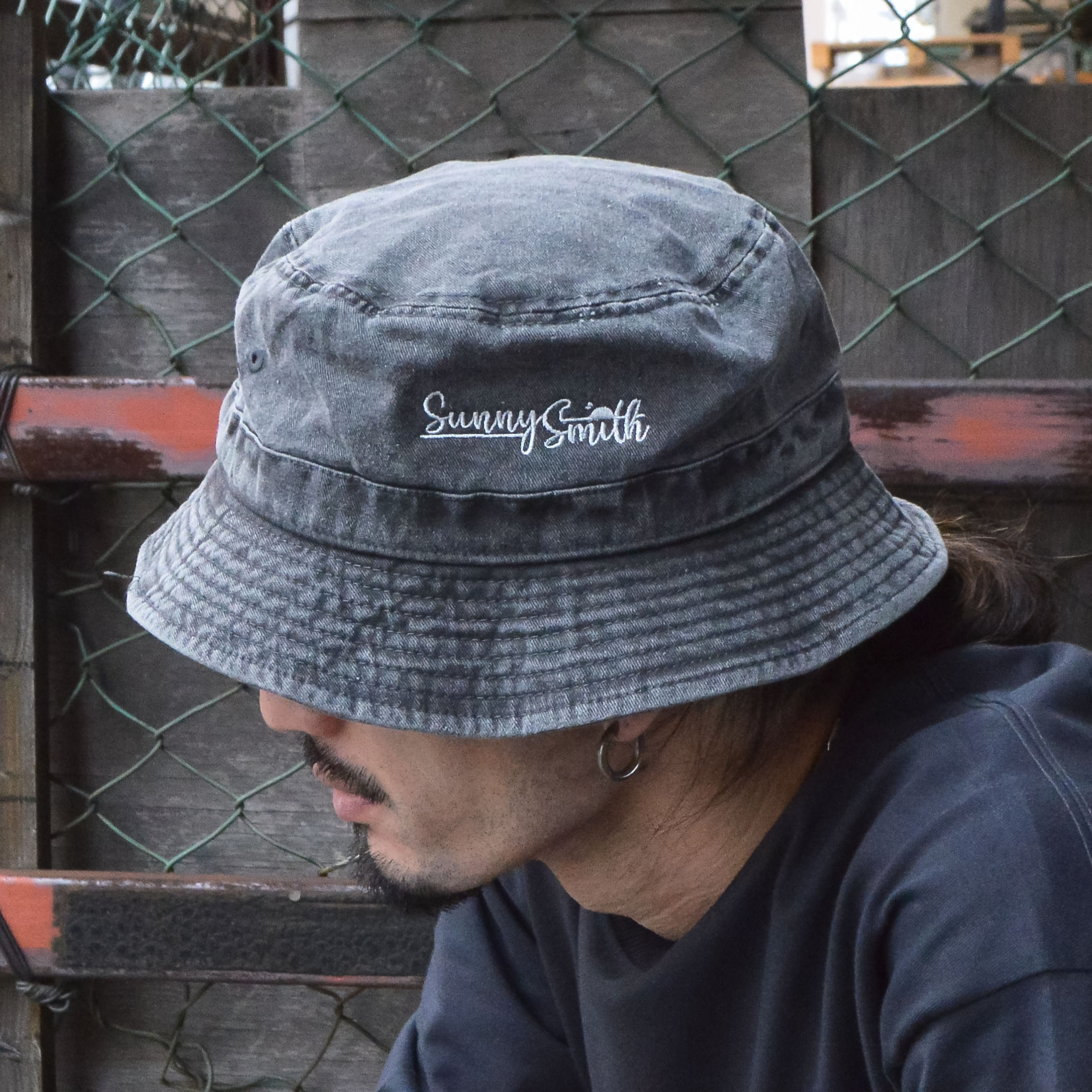 SUNNY SMITH ヤシの木ロゴ刺繍ピグメントバケットハット