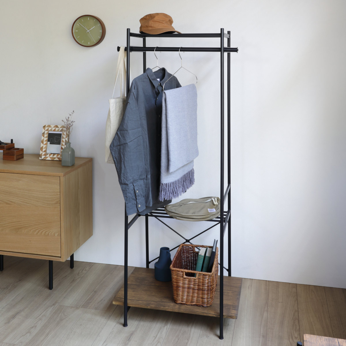 ハンガーラック 幅60cm スチールフレーム 木棚付 コートハンガー 衣類収納 収納 棚付 ラック ハンガー ハンガー掛け スチール製 アジャスター ブラック 古材風 ロング丈