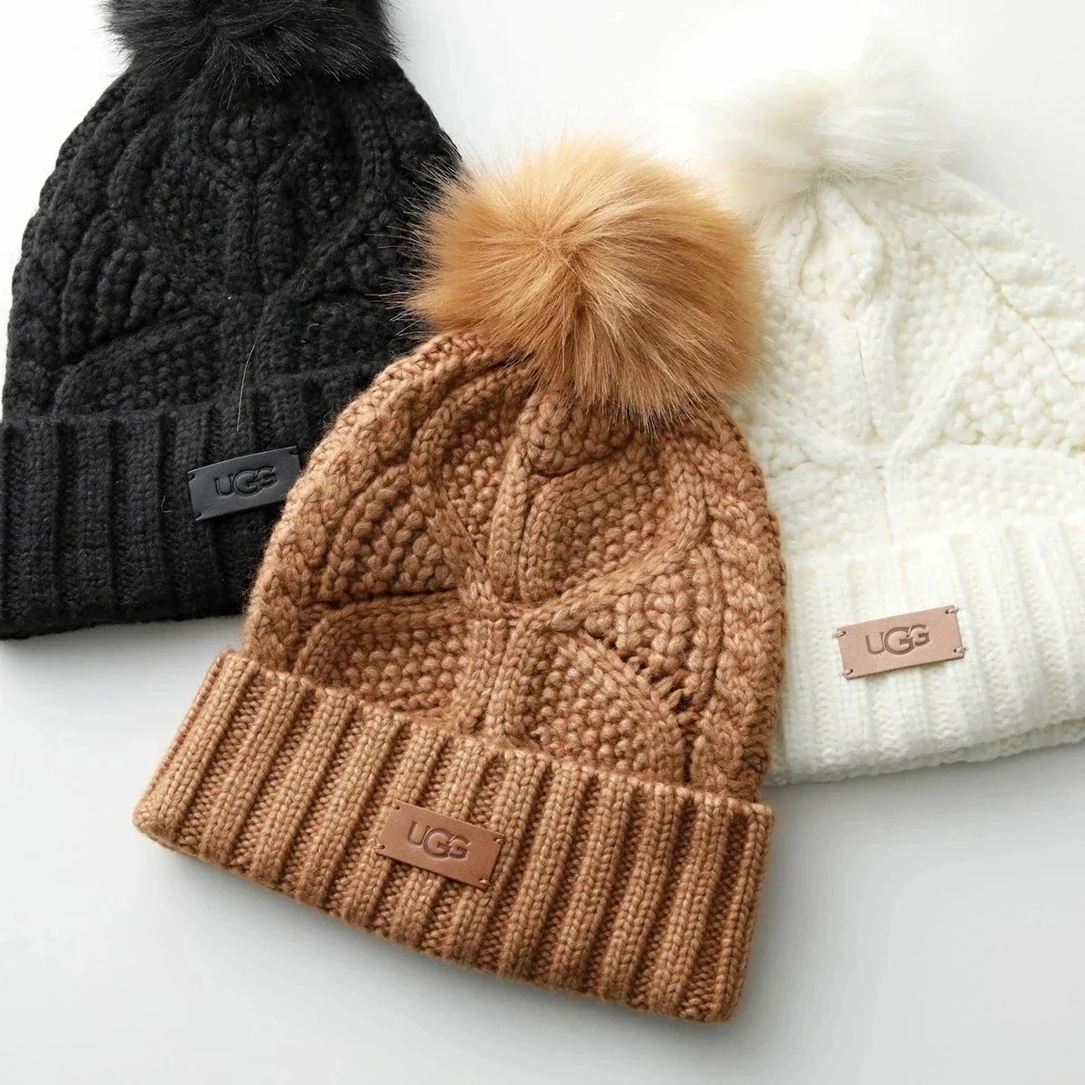 UGG アグ ニット帽 Cable Beanie with Pom ケーブル ビーニー ウィズ ポン 100819 レディース ポンポン ニットキャップ ロゴ
