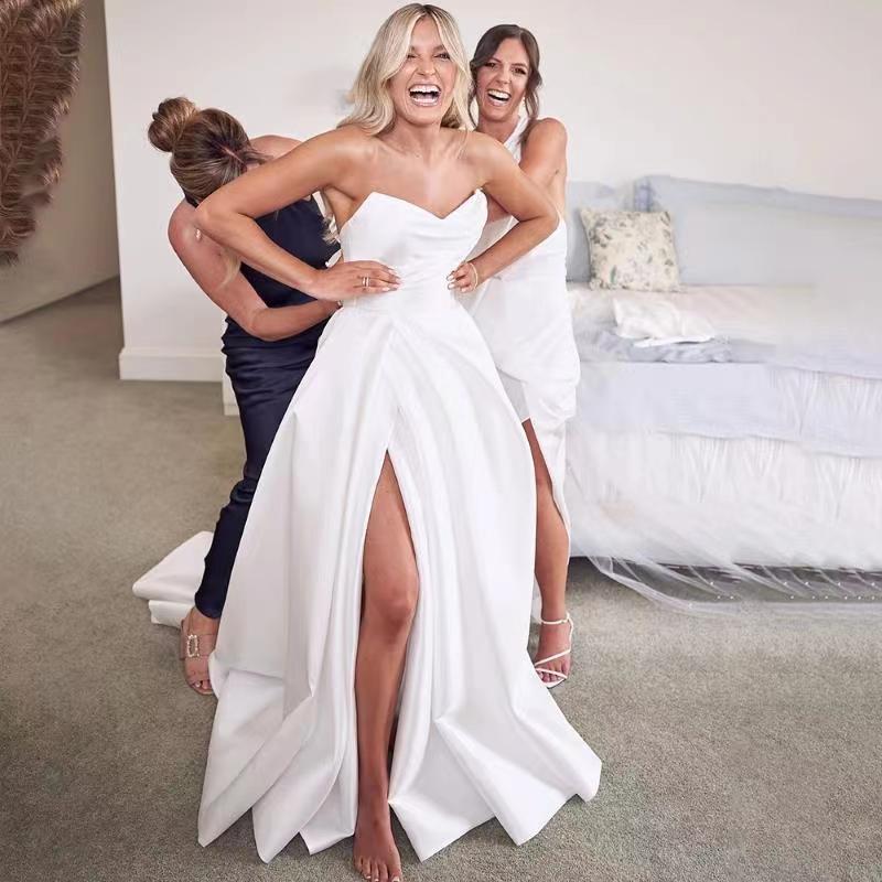 春の新作は胸を拭いてシンプルで大気が端正でフランス式の大衆のウェディングドレスです