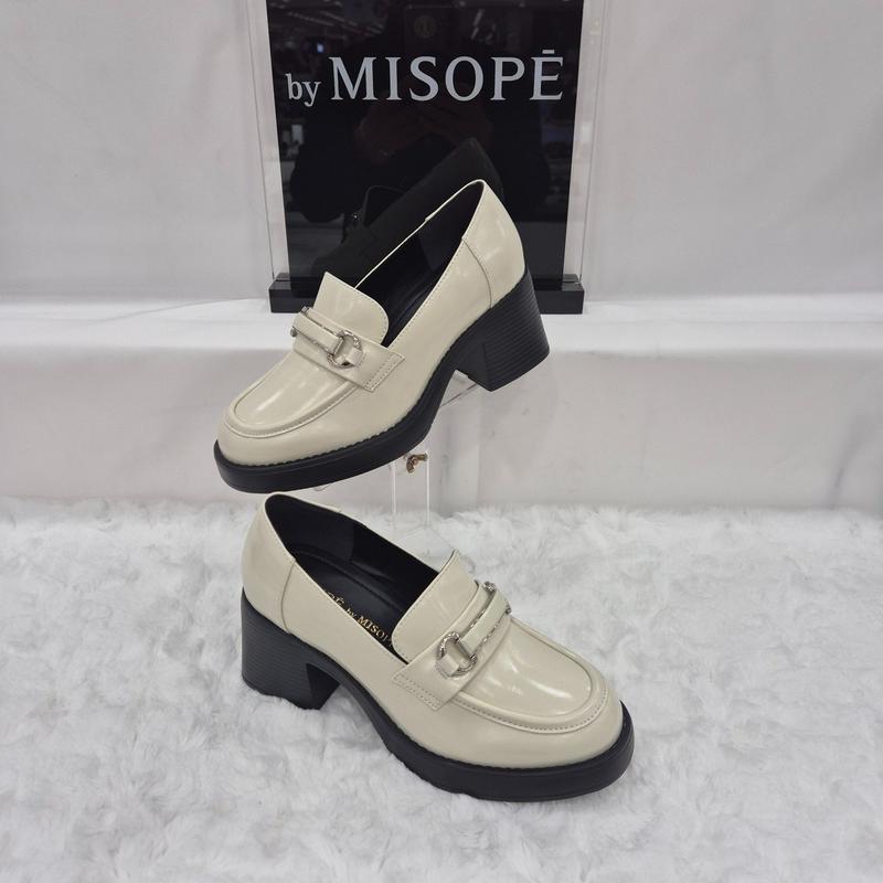 By 女性 クラシック ポイント ローファー 112HT439SD001 IVORY 1 JJ