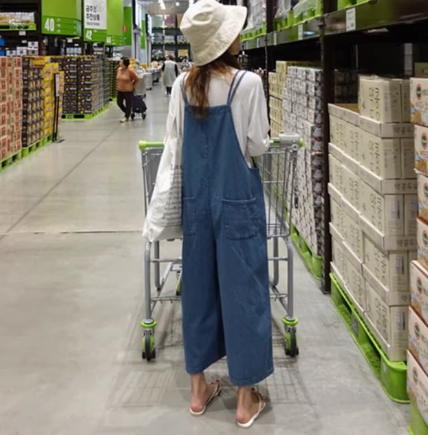 レディース パンツ ボトムス オールインワン セミフレア タイト スリム 細身 ストレート デニム ブルーデニム カラーデニム かわいい シンプル カジュアル 上品 おしゃれ かっこいい レトロ