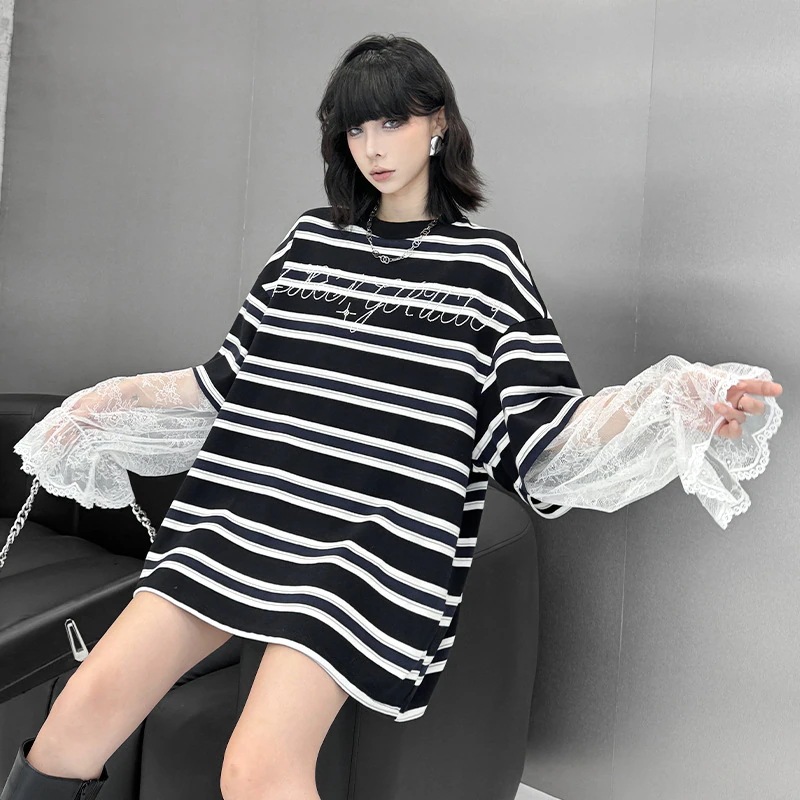【Noir Mode】 春秋 ストライプ 切り替え レース袖 Tシャツ デザイン性 ブラックコーデ 大きいサイズ レディース 体型カバー 長袖Tシャツ トップス ブラウス