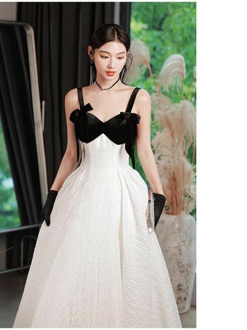 新品掲載！ロングドレス ピアノ発表会 袖なし ノースリーブ 演奏会 キャミソール 背中開き 編み上げ Aライン リボン飾り セクシー 大人可愛い パーティードレス レディース 結婚式 母親 ドレス 披