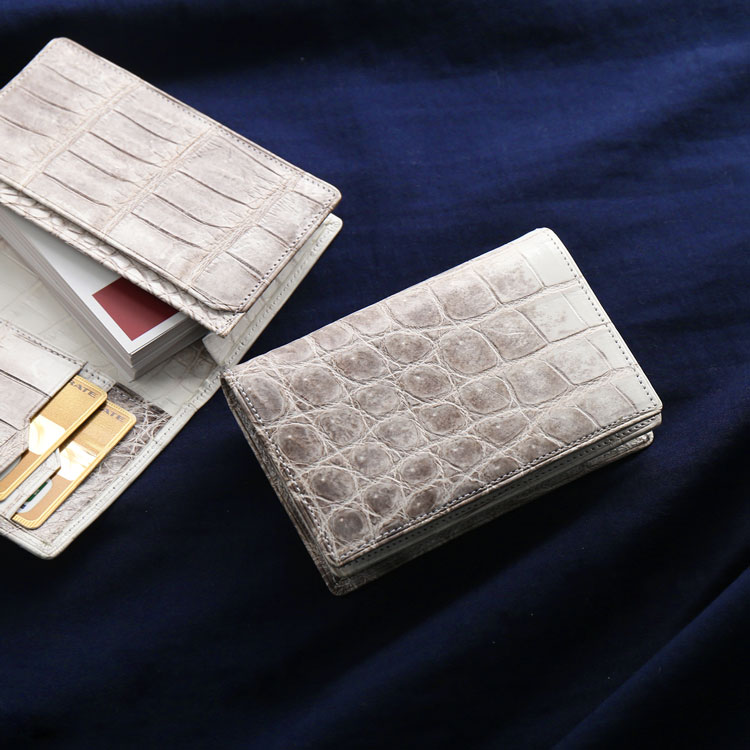 ヒマラヤ クロコダイル 名刺入れ 日本製 無双 通しマチ メンズ JRA ホワイト 白 カードケース ユニセックス 贅沢 鰐革 贈り物 プレゼント ギフト (9301-mens-1r) 32,175円