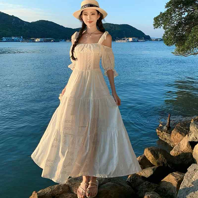 レディース リゾート ファッション 白 ロング スカート 海辺 休日 服装 きれいめ おしゃれ ノースリーブ ブルオーバー ワンショルダーカラー