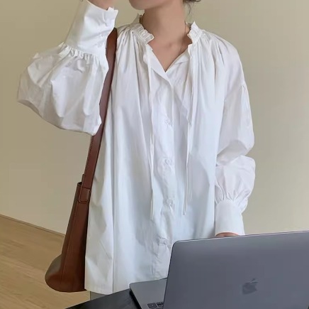 レディース トップス シャツ ブラウス 長袖 パフスリーブ スタンドカラー フリル リボン ボタン 大人可愛い カジュアル こなれ感 ラフ ガーリー ルーズ 個性的 クール モード系 主役級 存在感