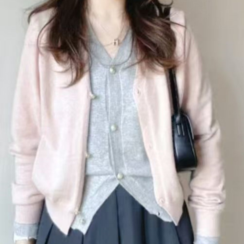 2025年秋新作 洗練されたシルエットでスリム効果汎用性の高いシャネル風フェイクツーピースニットトップス 女性用おしゃれでトレンディなアウター