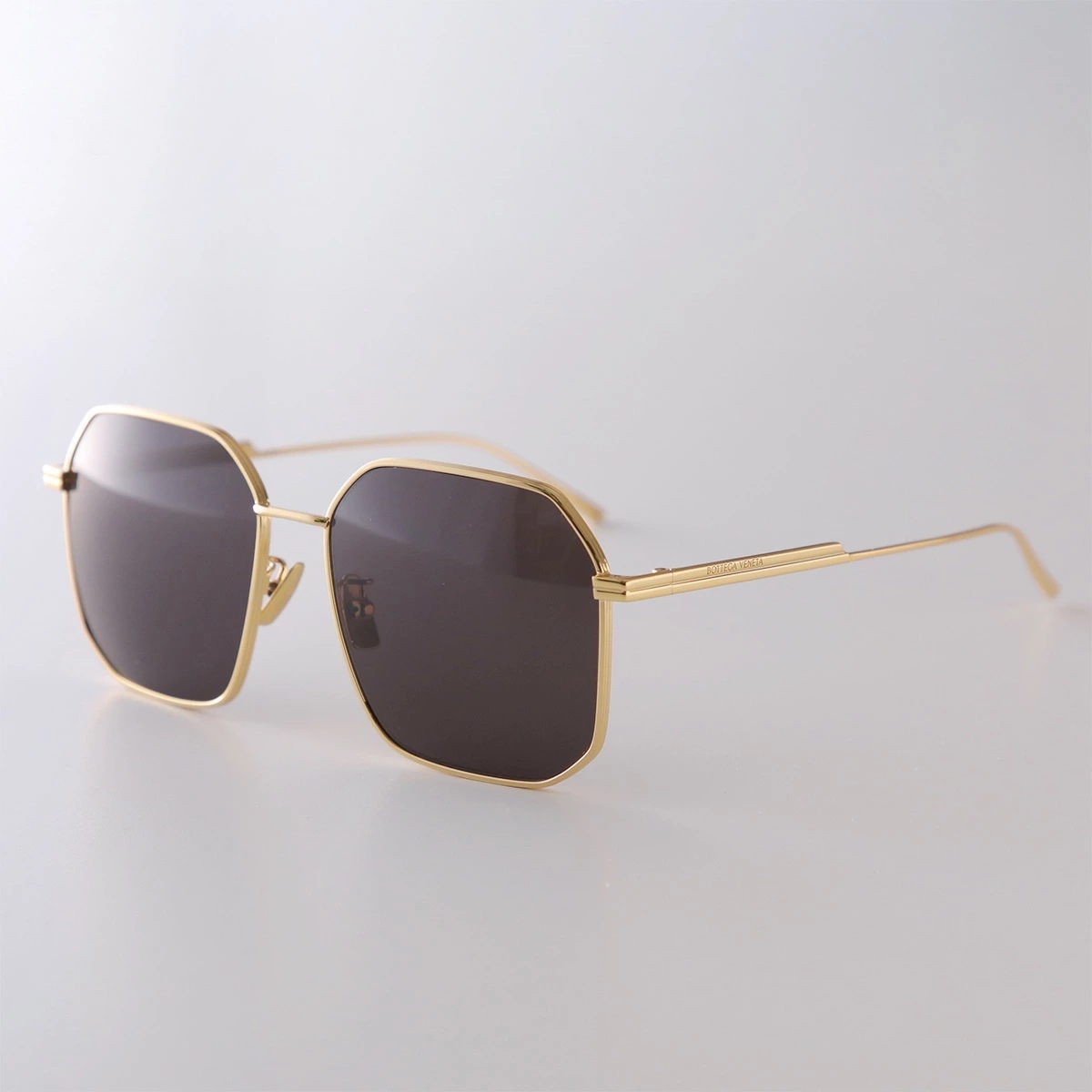 BOTTEGA VENETA ボッテガヴェネタ サングラス BV1108SA レディース ポリゴン型 メタルフレーム クリングス アジアンフィット 001/GOLD-GOLD-GREY 【ts】