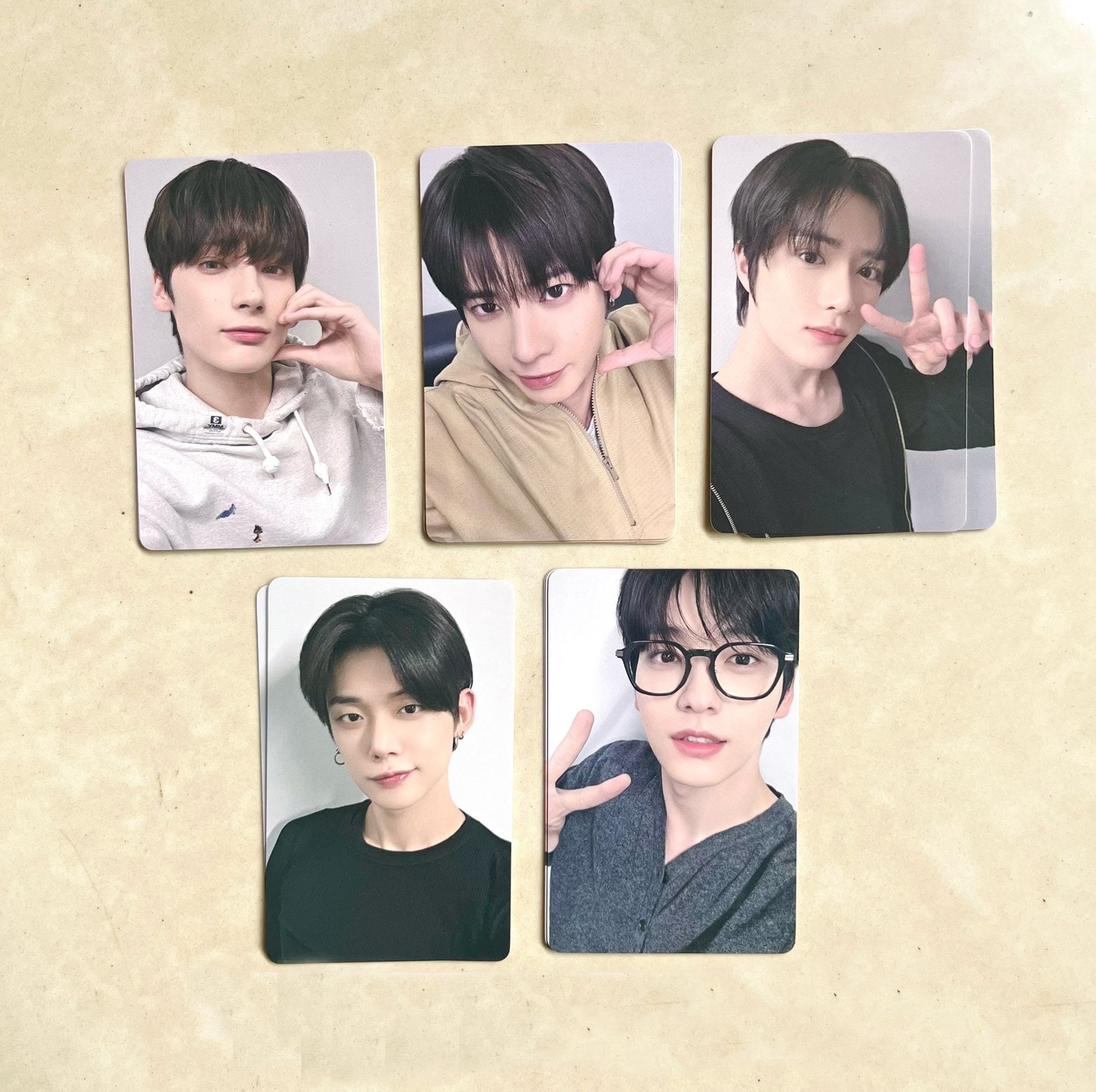 【最短当日発送】公式品 TXT 公式グッズ yzy yzy2.0 正规四 サイズ会 特典トレカ 写真 全員5枚セット