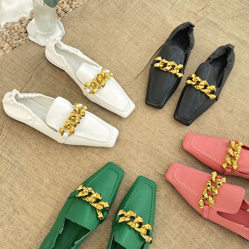4color ユニークなゴールドボールドチェーン付き とんかり スクエアトゥ かかとゴム ローヒール デイリーローファー