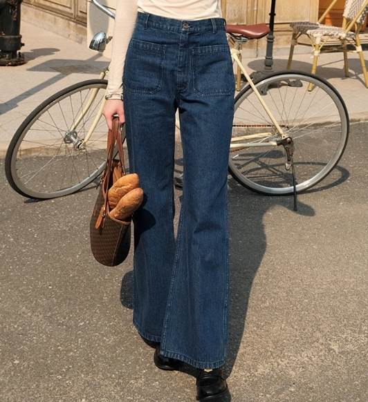 レディース パンツ ボトムス タイト スリム 細身 ストレート フェミニン ボタン ヴィンテージ デニム ブルーデニム カラーデニム 綿 コットン かわいい 大人可愛い きれいめ シンプル カジュアル