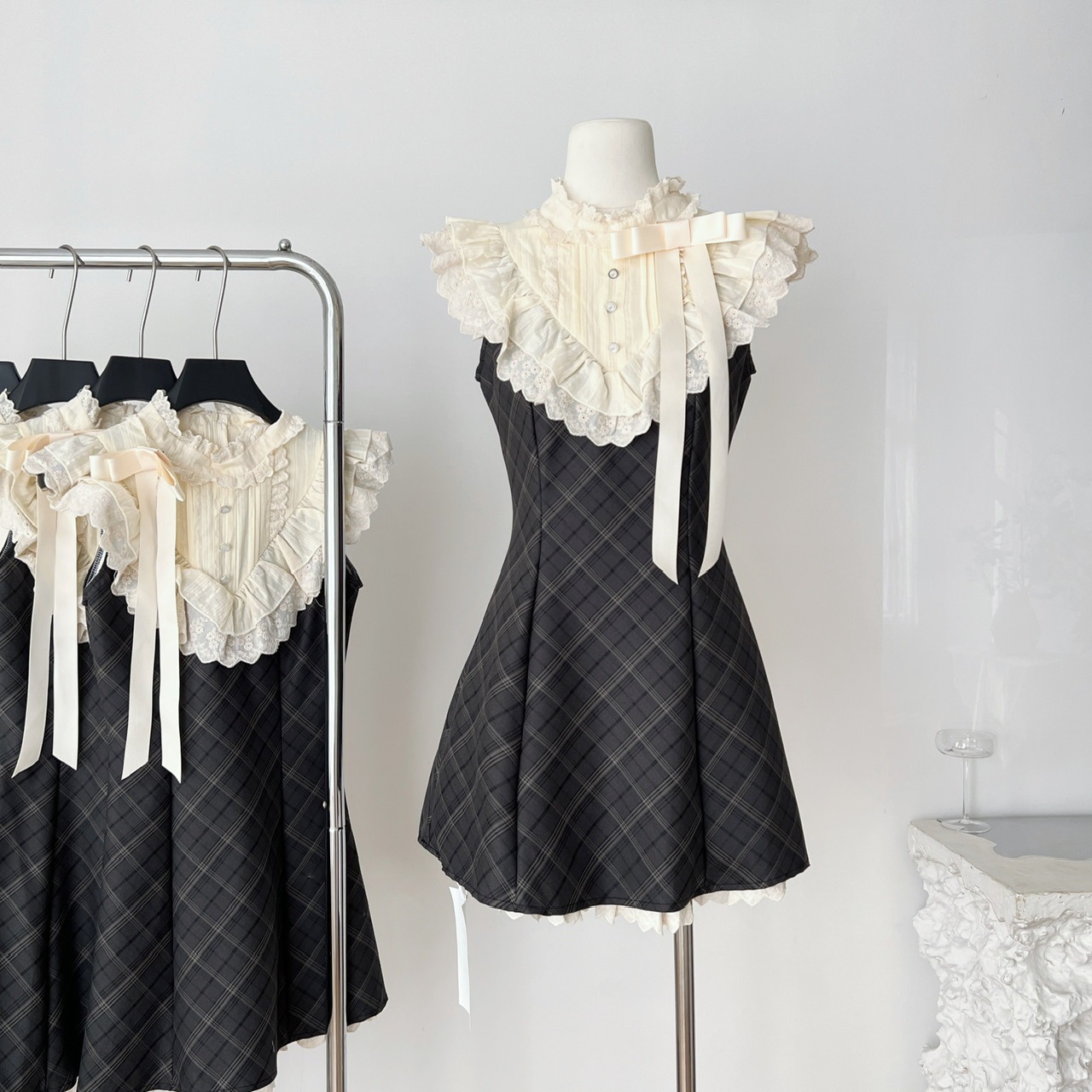 【急速出荷】越韓ユリ少女フレンチレトロなチェック柄ワンピースレースのパッチワーク千金感ノースリーブスカート