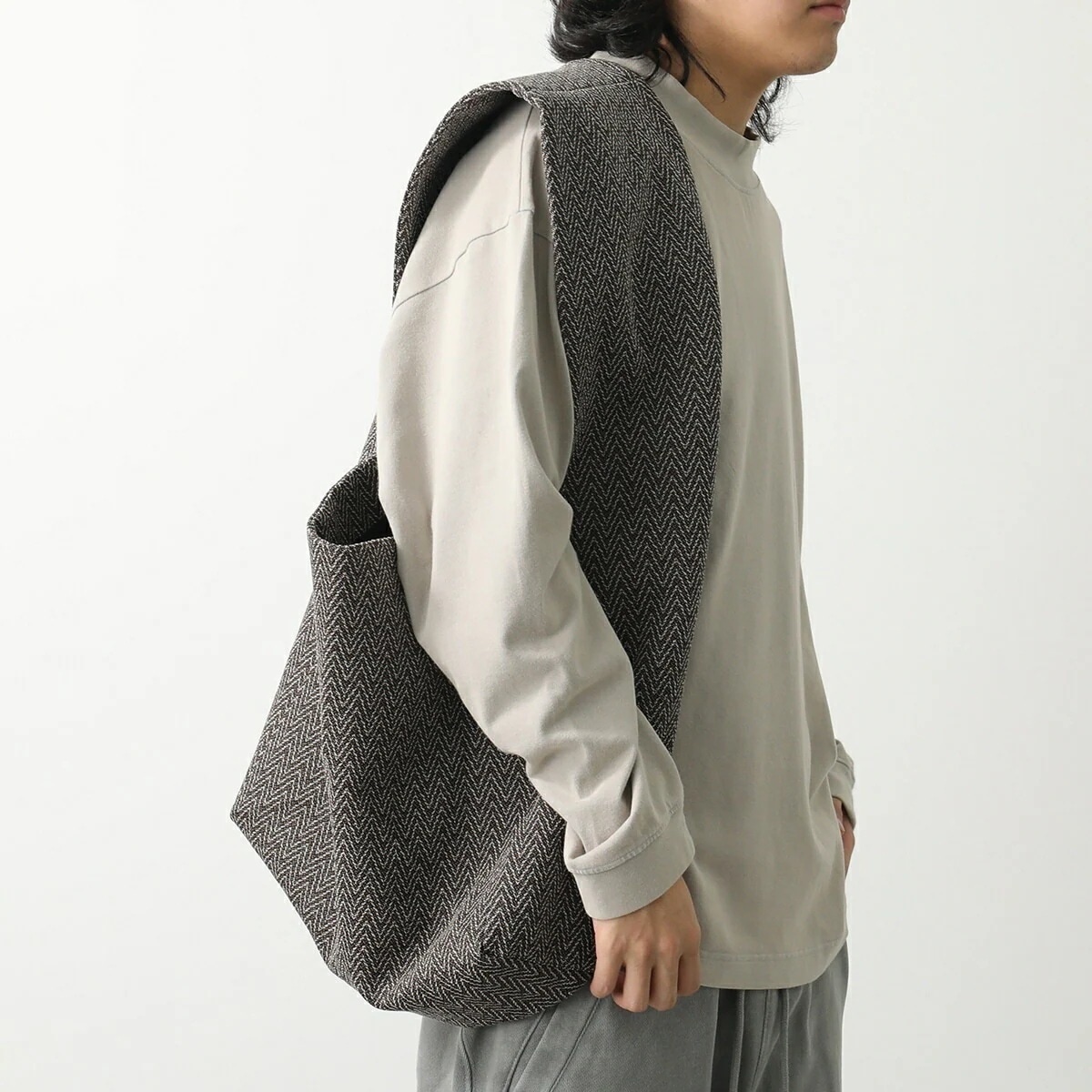 OMAR AFRIDI オマールアフリディ ショルダーバッグ OA-SS25-BAG-106 メンズ トートバッグ ジャガード クロスボディ 鞄 01/JACQUARD