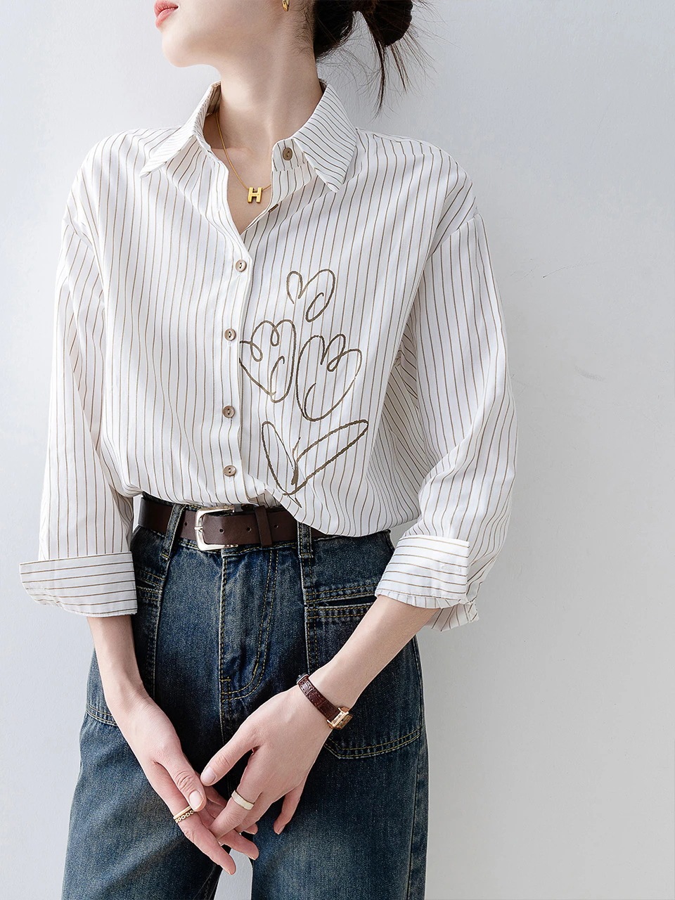 【1点ご購入 で10点プレゼントいたします】春モデル2025ブラウスポロ襟ストライプシャツ早春通勤婦人服トップス